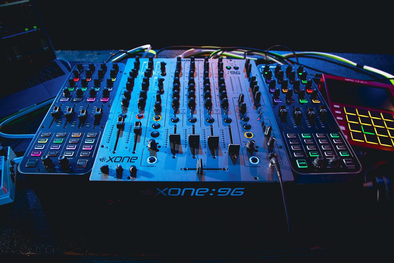 Allen & Heath Xone:K3 Customisable MIDI Controller - Andertons